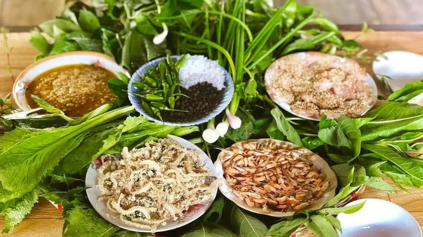Rau rừng và các món mặn nổi tiếng