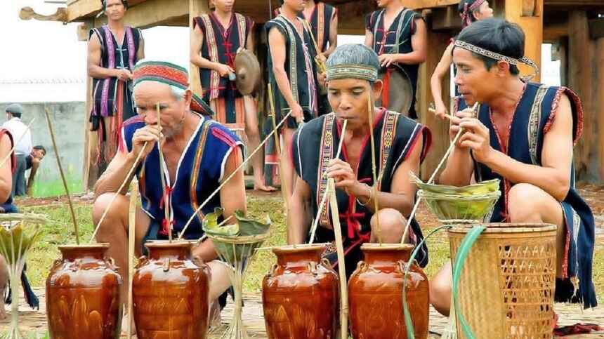 Rượu cần và rượu men lá - Biểu tượng văn hóa tại Pù Luông