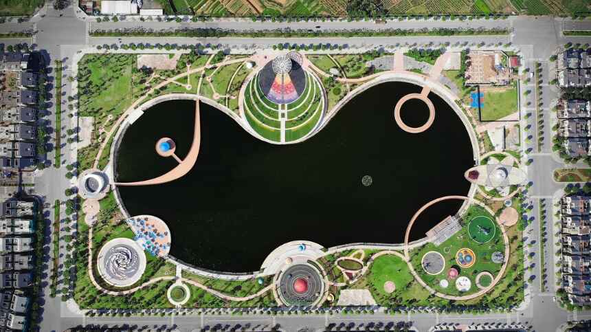 Sân chơi UFO mô phỏng lưới không gian