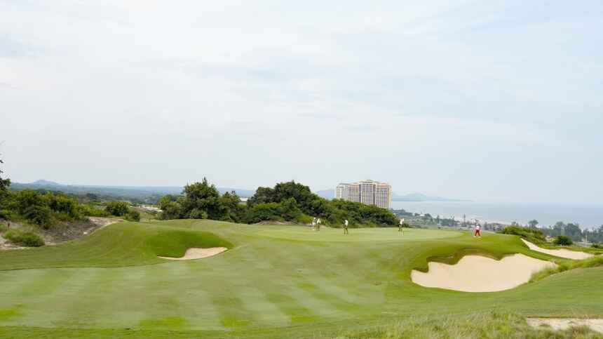 Sân golf The Bluffs với tầm nhìn ấn tượng