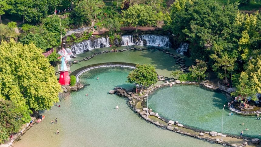 Tham gia hoạt động thực tế tại làng bưởi Tân Triều