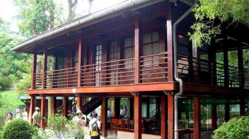 Tham quan khu Nhà sàn Bác Hồ yên bình và gần gũi