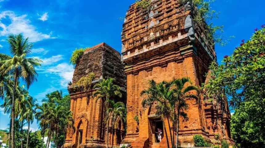 Tháp Đôi mang đậm nét kiến trúc cổ