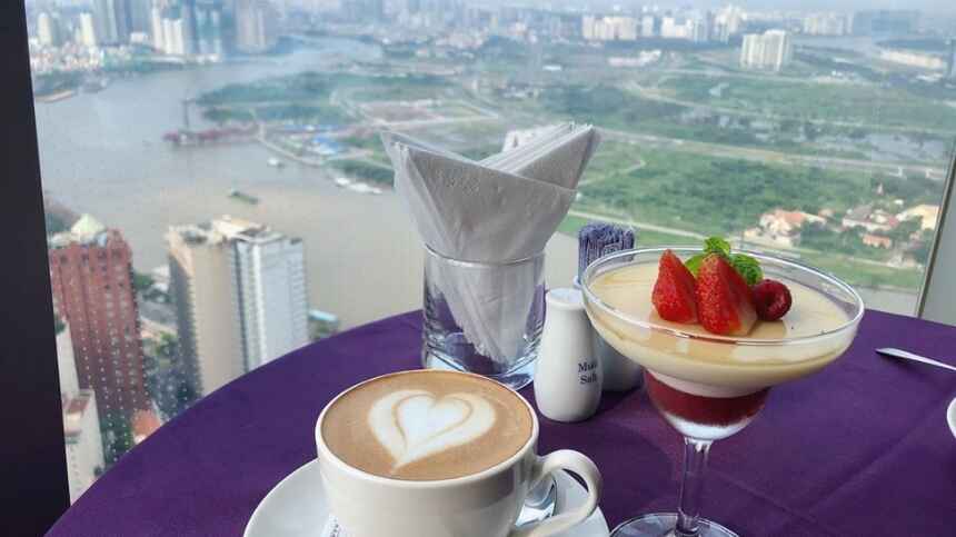 Thư giãn tại quán cafe triệu view ở Bitexco