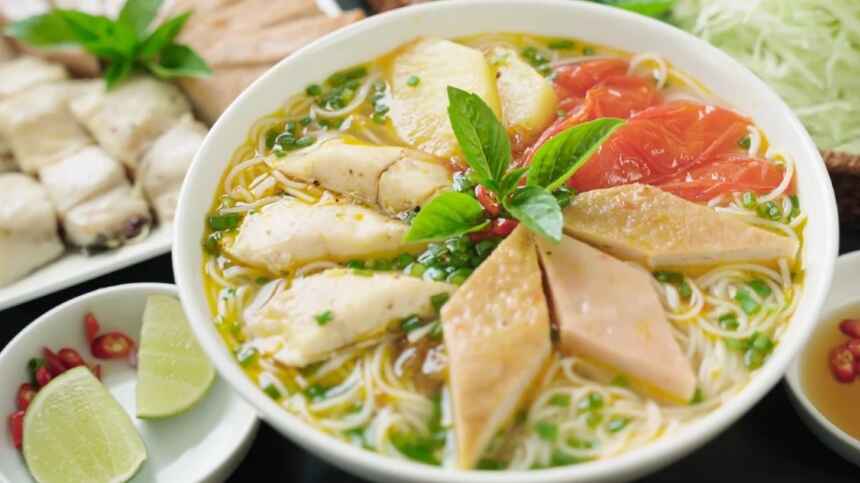 Tô bún chả cá hấp dẫn tại Ninh Chữ