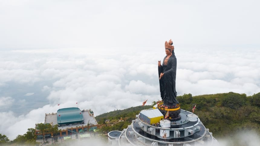 Tòa Thánh Cao Đài là điểm đến không thể bỏ lỡ
