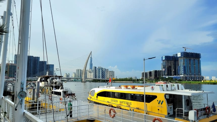 Trải nghiệm Waterbus để đến với Vinhomes Central Park