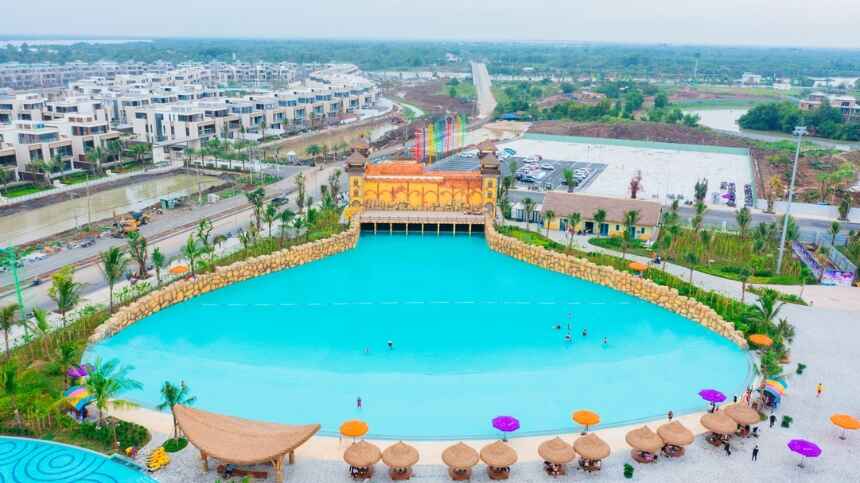 Trải nghiệm cảm giác tắm biển tại bể sóng nhân tạo