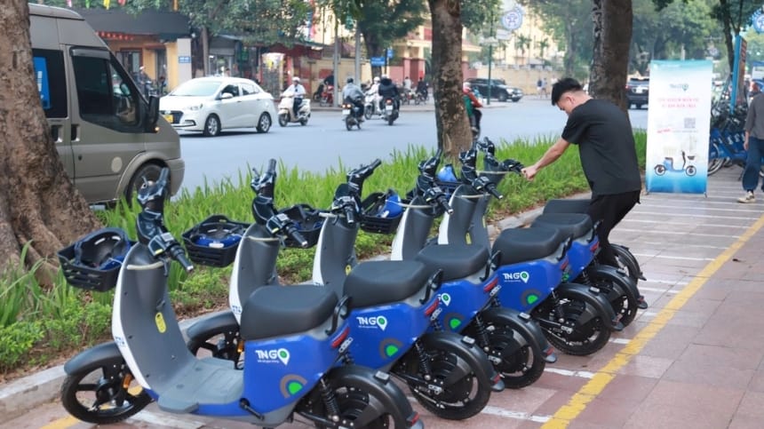 Trải nghiệm di chuyển đến công viên bằng xe điện
