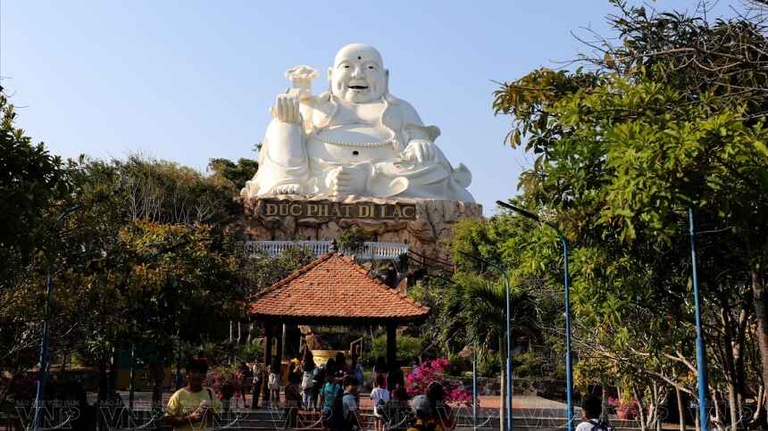 Trải nghiệm du lịch văn hóa - tâm linh tại Hồ Mây