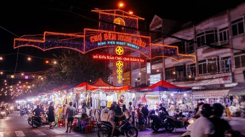 Trải nghiệm thiên đường ẩm thực tại chợ đêm Cần Thơ