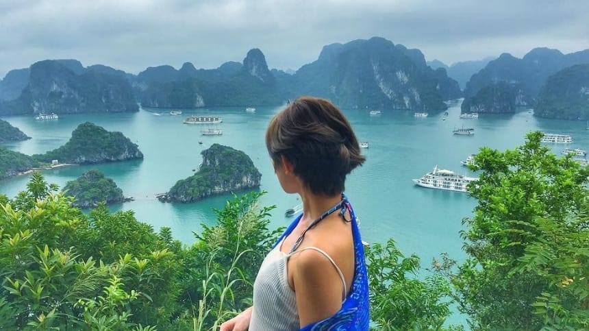 Vẻ đẹp hùng vĩ và thơ mộng của Hạ Long