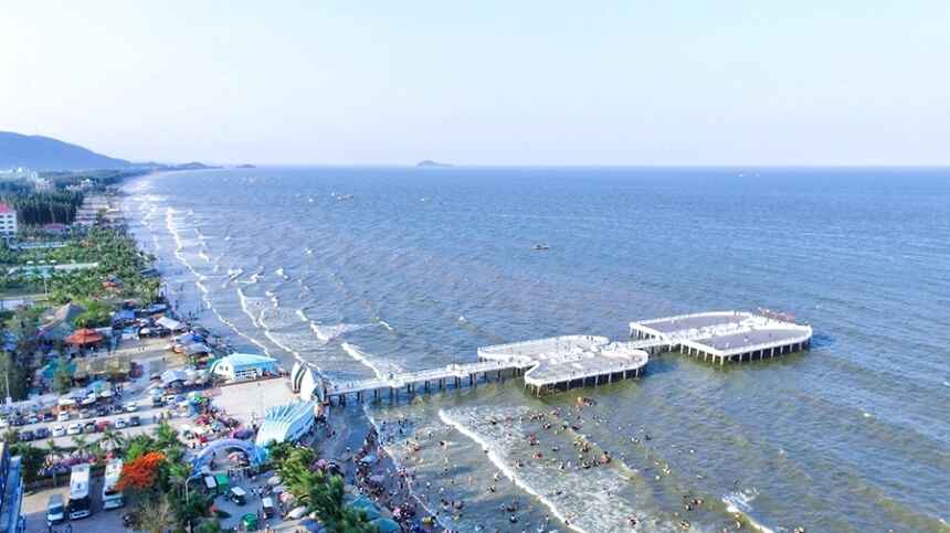 Vẻ đẹp yên bình ở bãi biển Hải Tiến