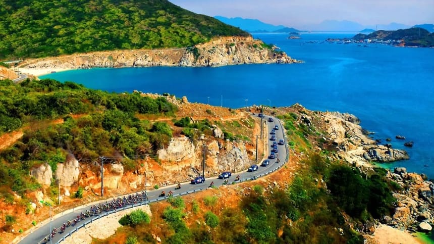 Vĩnh Hy - Điểm giao thoa giữa núi rừng và biển xanh