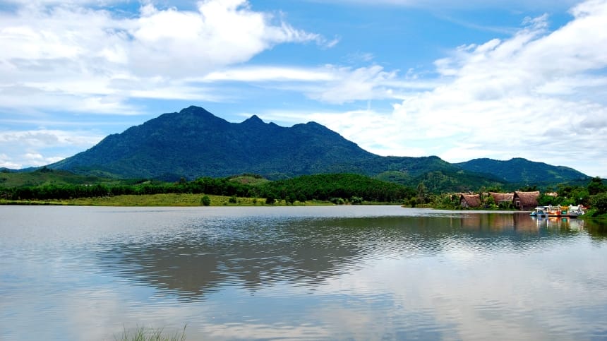 Vườn quốc gia Ba Vì luôn là địa điểm thu hút của giới trẻ
