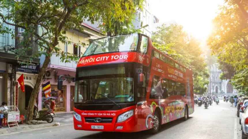 Xe bus 2 tầng là phương tiện lý tưởng để tham quan ngục Hỏa Lò