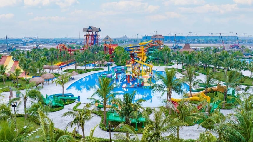 Bể bơi gia đình rộng dễ vận động