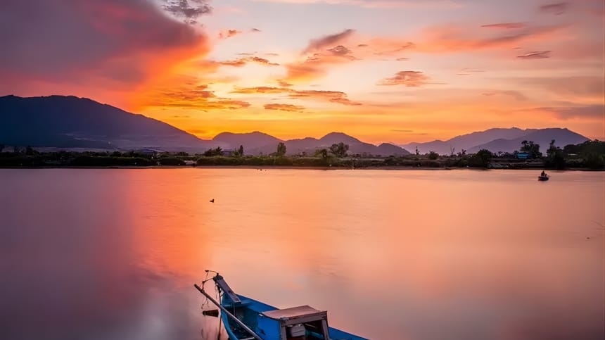 Bến thuyền ngắm hoàng hôn dịu