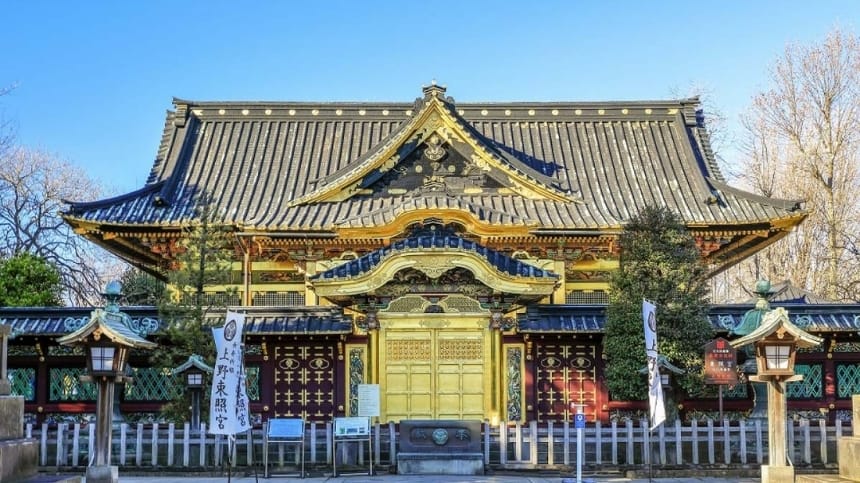 Đền Ueno Toshogu sắc vàng cổ kính