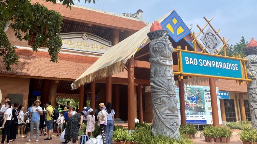Đường đi tới công viên nước Thiên Đường Bảo Sơn
