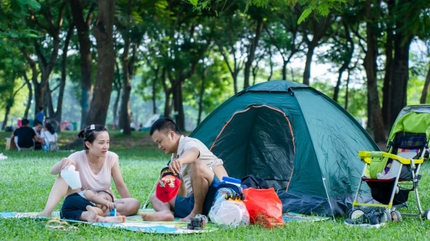 Góc cắm trại dã ngoại cho gia đình tại công viên