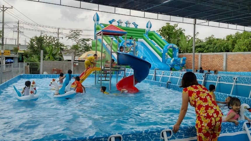 Máng trượt đôi thi đấu vui