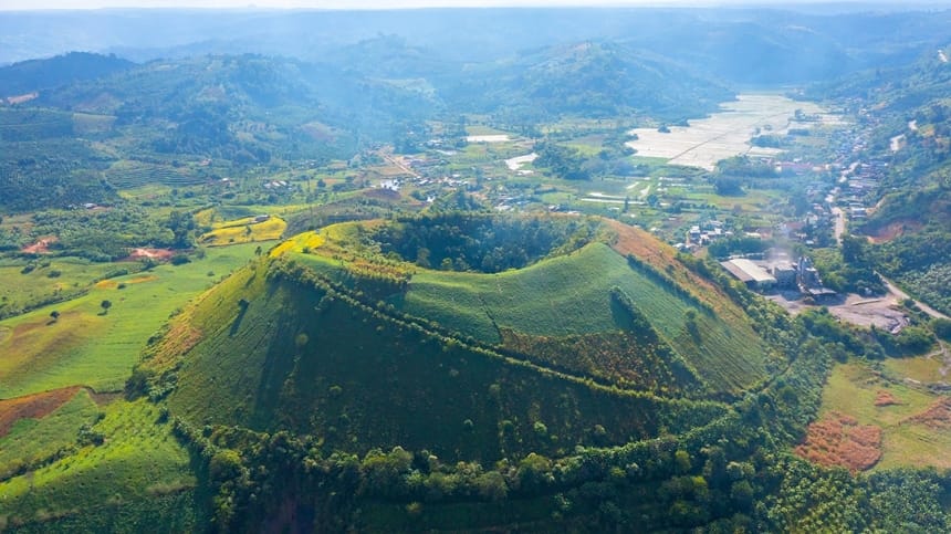 Miệng núi lửa và cao nguyên bazan