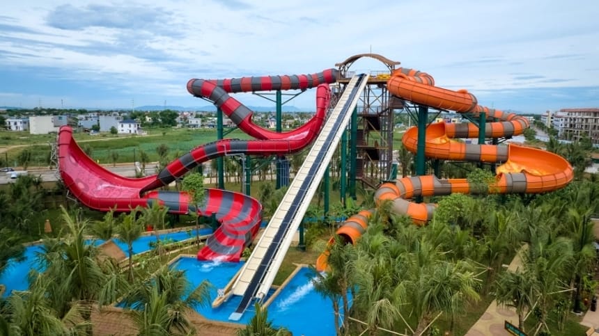 Vực Lốc Xoáy xoay tròn đầy kịch tính
