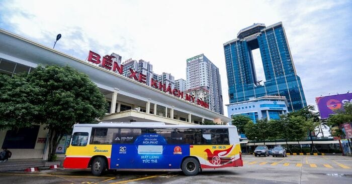Bến xe Mỹ Đình tập trung hàng trăm tuyến xe liên tỉnh