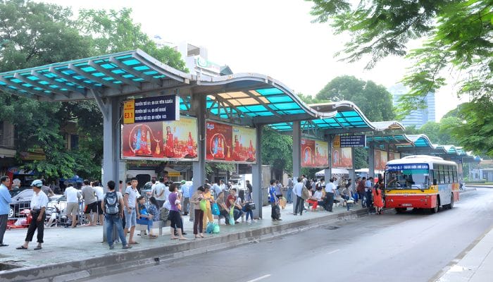 Di chuyển đến bến xe Long Biên