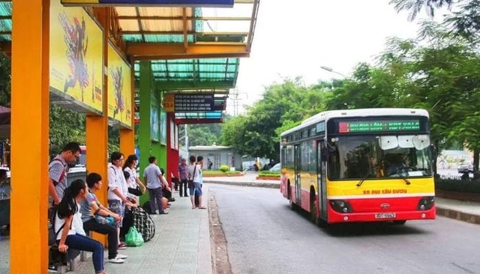 Một số tuyến xe buýt và lịch trình bến buýt Long Biên
